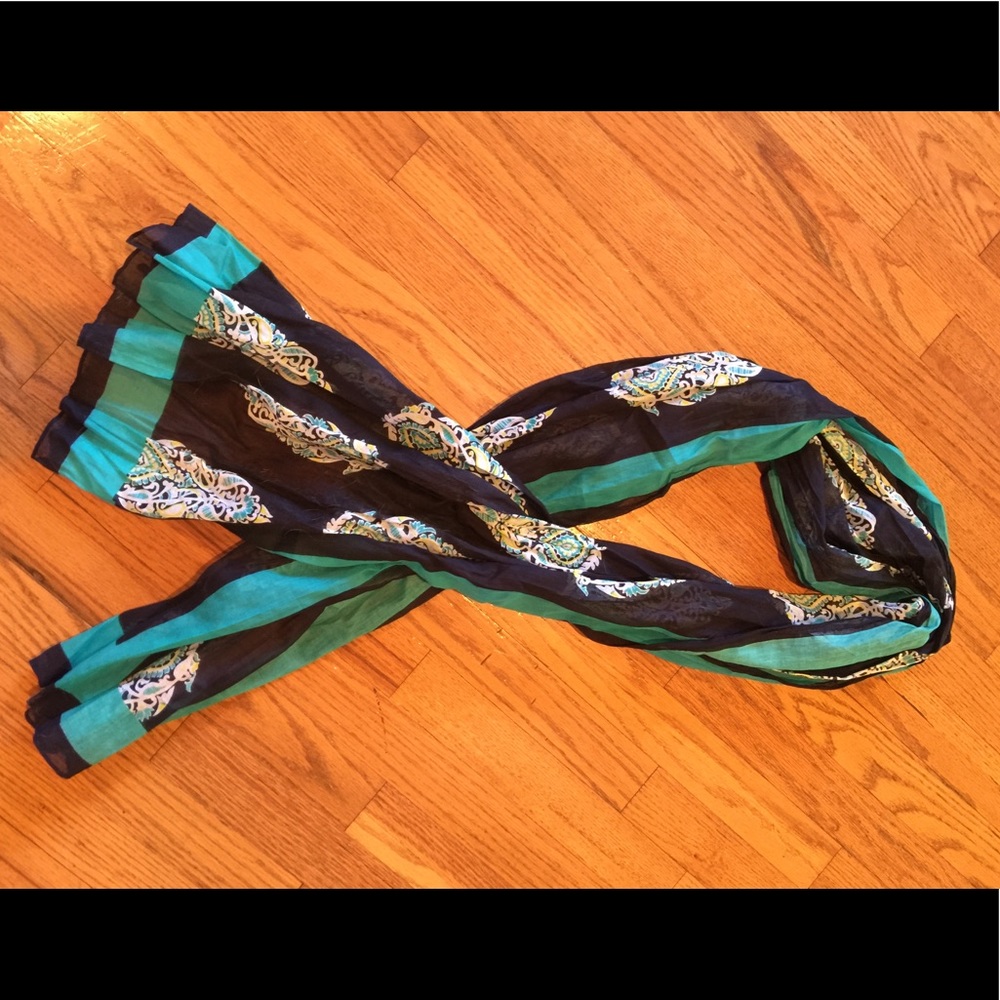 CROWN & IVY Scarf.